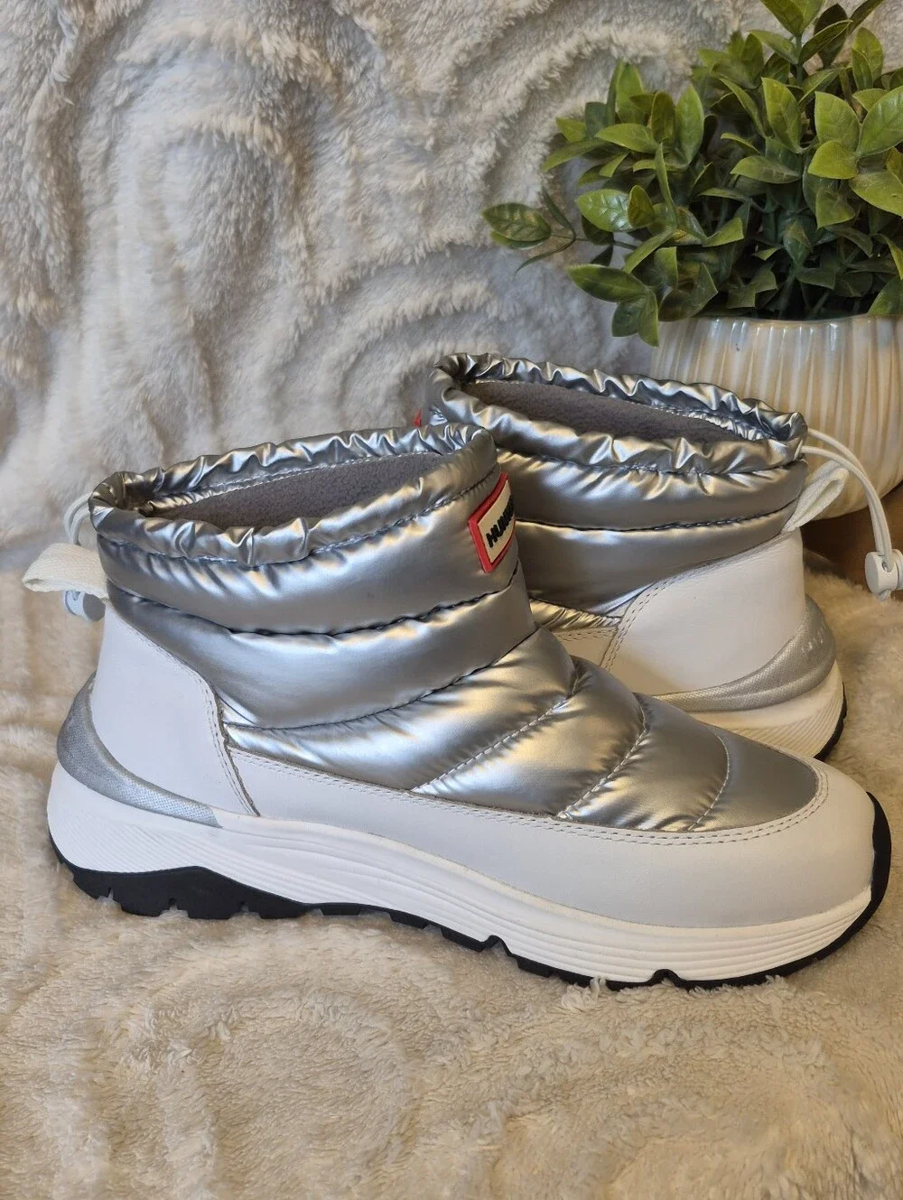 NEW Hunter Anne Waterproof Snow Boots White/Silver Pull On Quilted Women's Sz 9